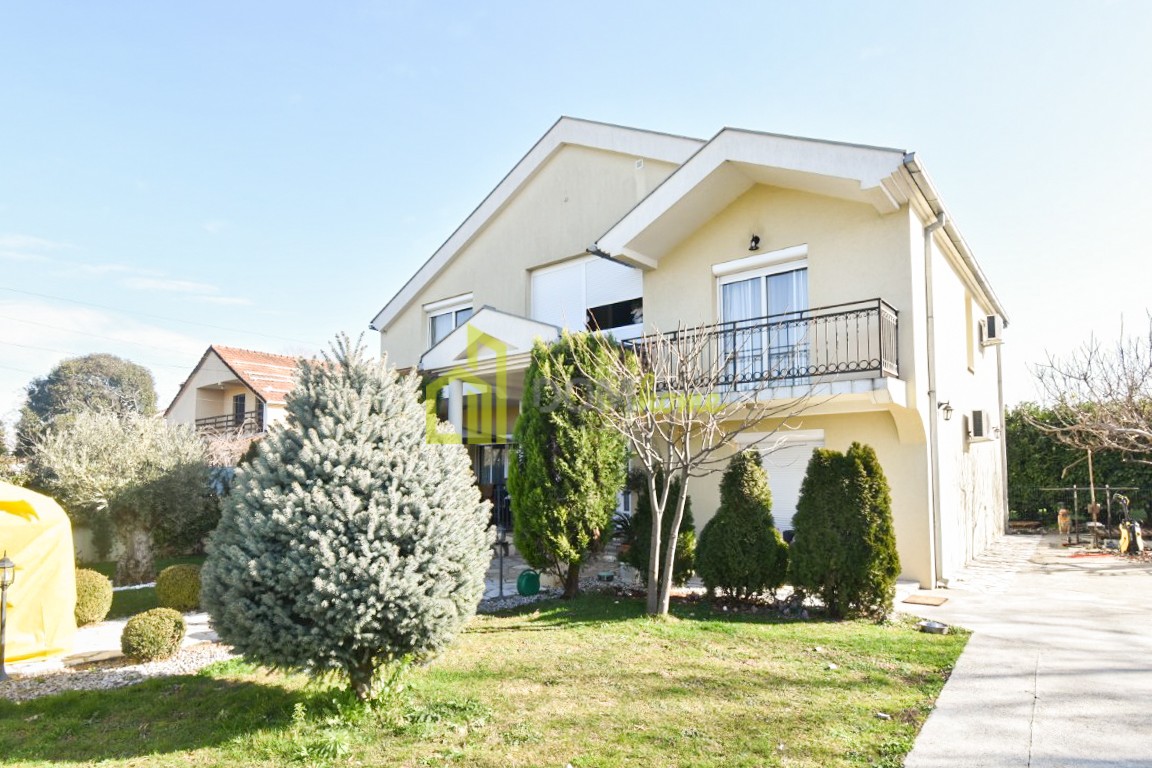 Kuća 250m2, Donja Gorica